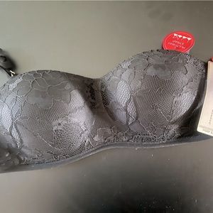Convertible strap/strapless black lace bra